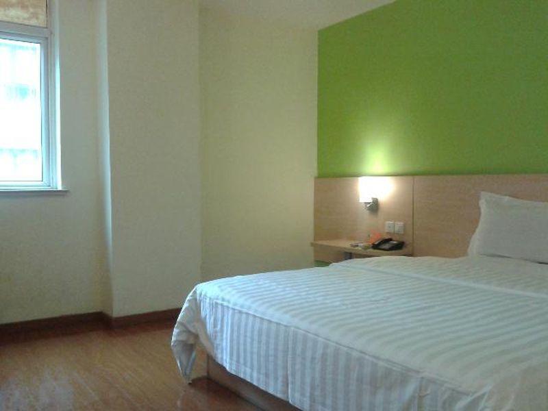 7 Days Inn Shanghai Xujiahui Caobao Road Subway Station Branch Thượng Hải Ngoại thất bức ảnh