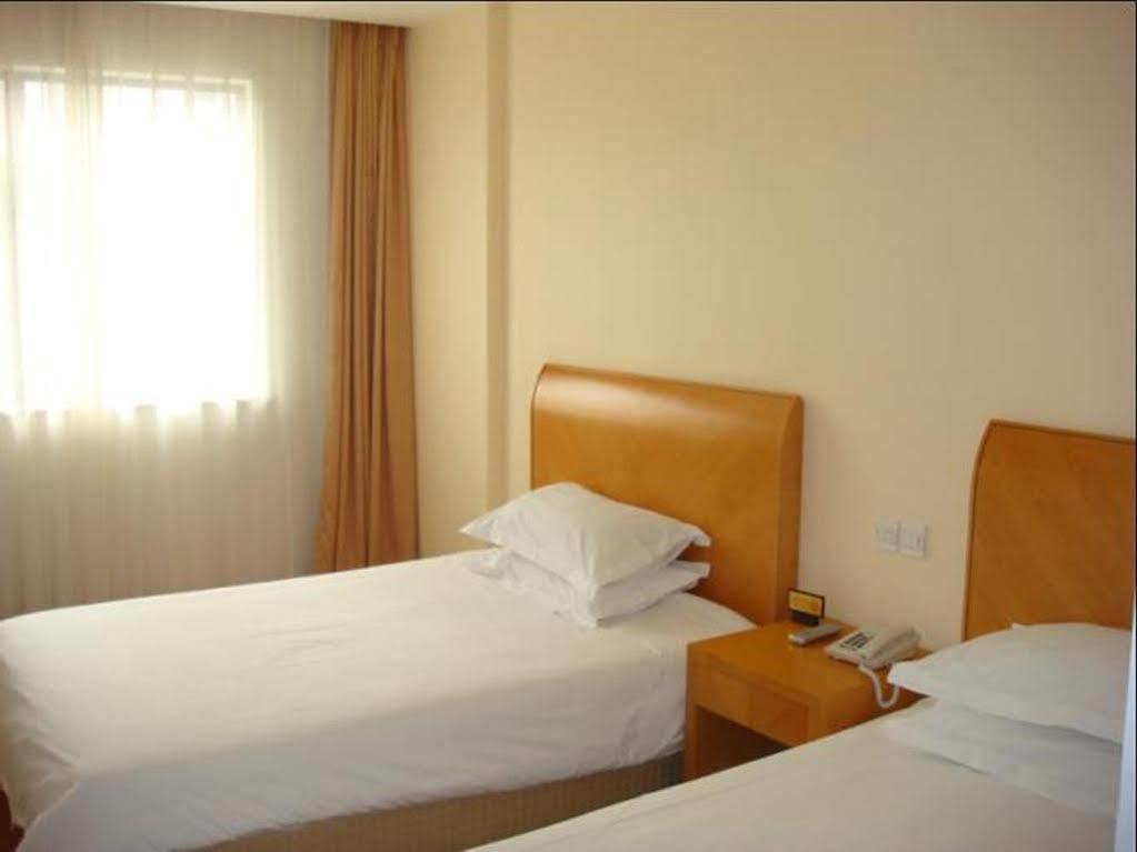 7 Days Inn Shanghai Xujiahui Caobao Road Subway Station Branch Thượng Hải Ngoại thất bức ảnh