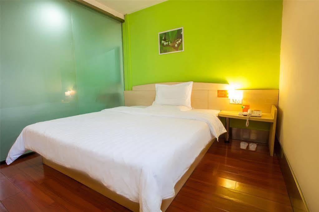 7 Days Inn Shanghai Xujiahui Caobao Road Subway Station Branch Thượng Hải Ngoại thất bức ảnh