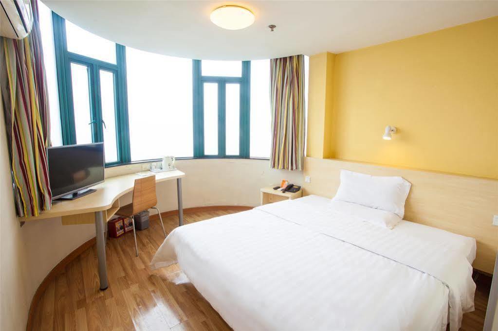 7 Days Inn Shanghai Xujiahui Caobao Road Subway Station Branch Thượng Hải Ngoại thất bức ảnh