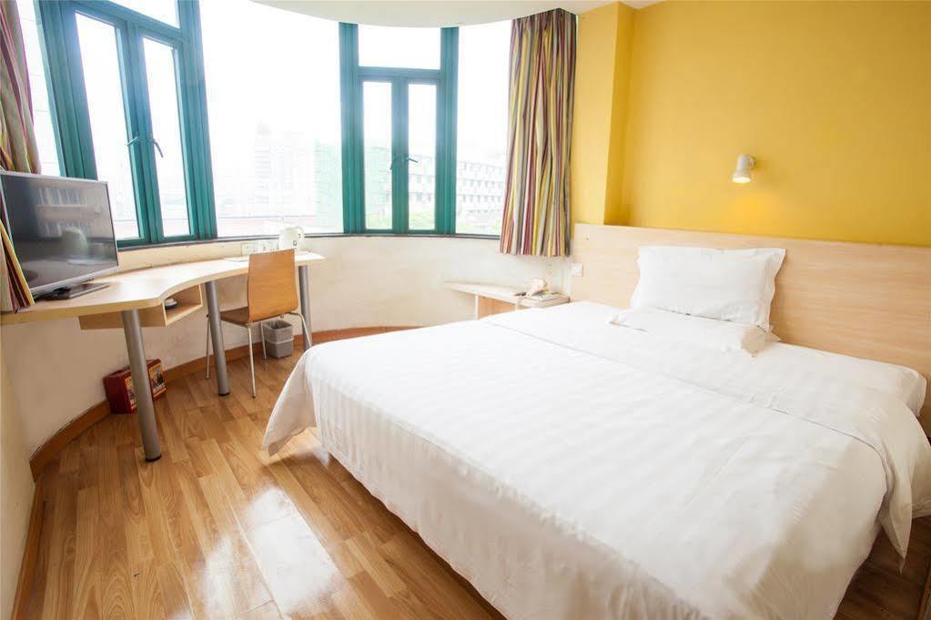 7 Days Inn Shanghai Xujiahui Caobao Road Subway Station Branch Thượng Hải Ngoại thất bức ảnh