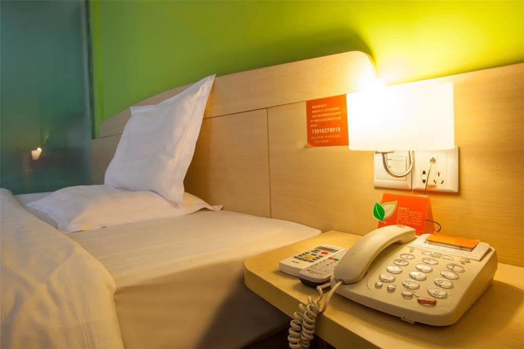 7 Days Inn Shanghai Xujiahui Caobao Road Subway Station Branch Thượng Hải Ngoại thất bức ảnh
